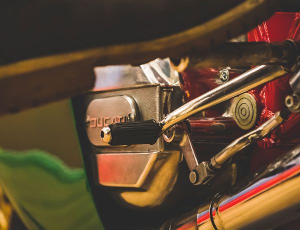 Gear lever and polished engine casing of a classic Ducati
