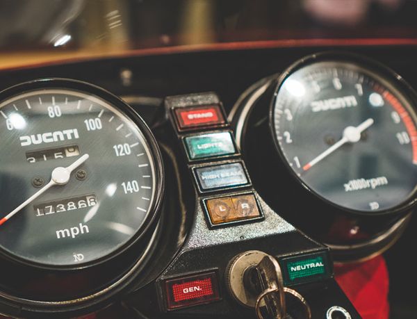 Ducati speedometer and rev counter in mph