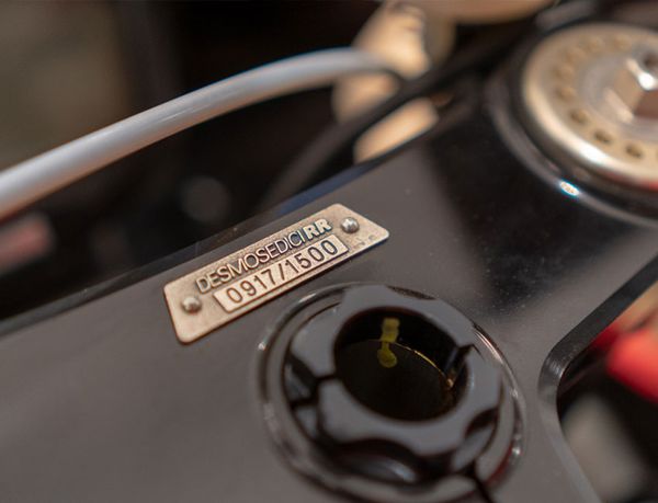 Desmosedici RR numbered plate, 0917 of 1500, beside the fuel cap