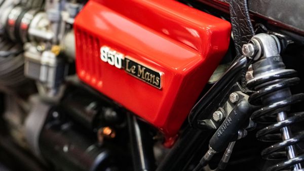 Moto Guzzi 850 Le Mans side panel